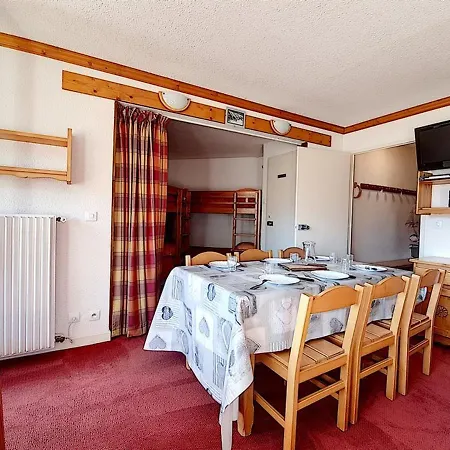 Lumineux Avec Acces Direct Aux Pistes, Balcon Sud Et Proche Des Commodites - Fr-1-344-959 *